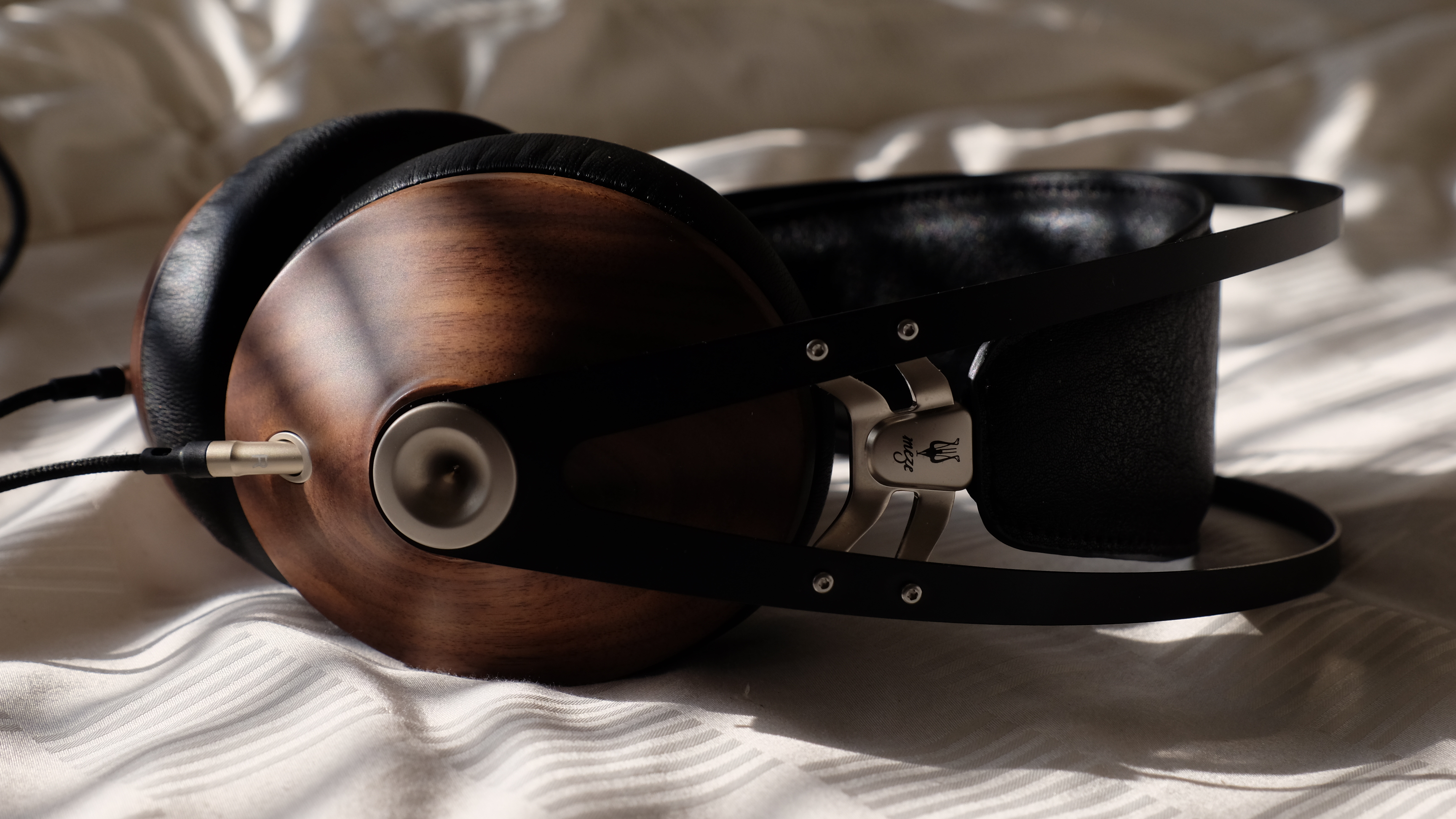 Meze 99 Classics Headphone Review - Quest to Find a Portable Over-Ear Headphone