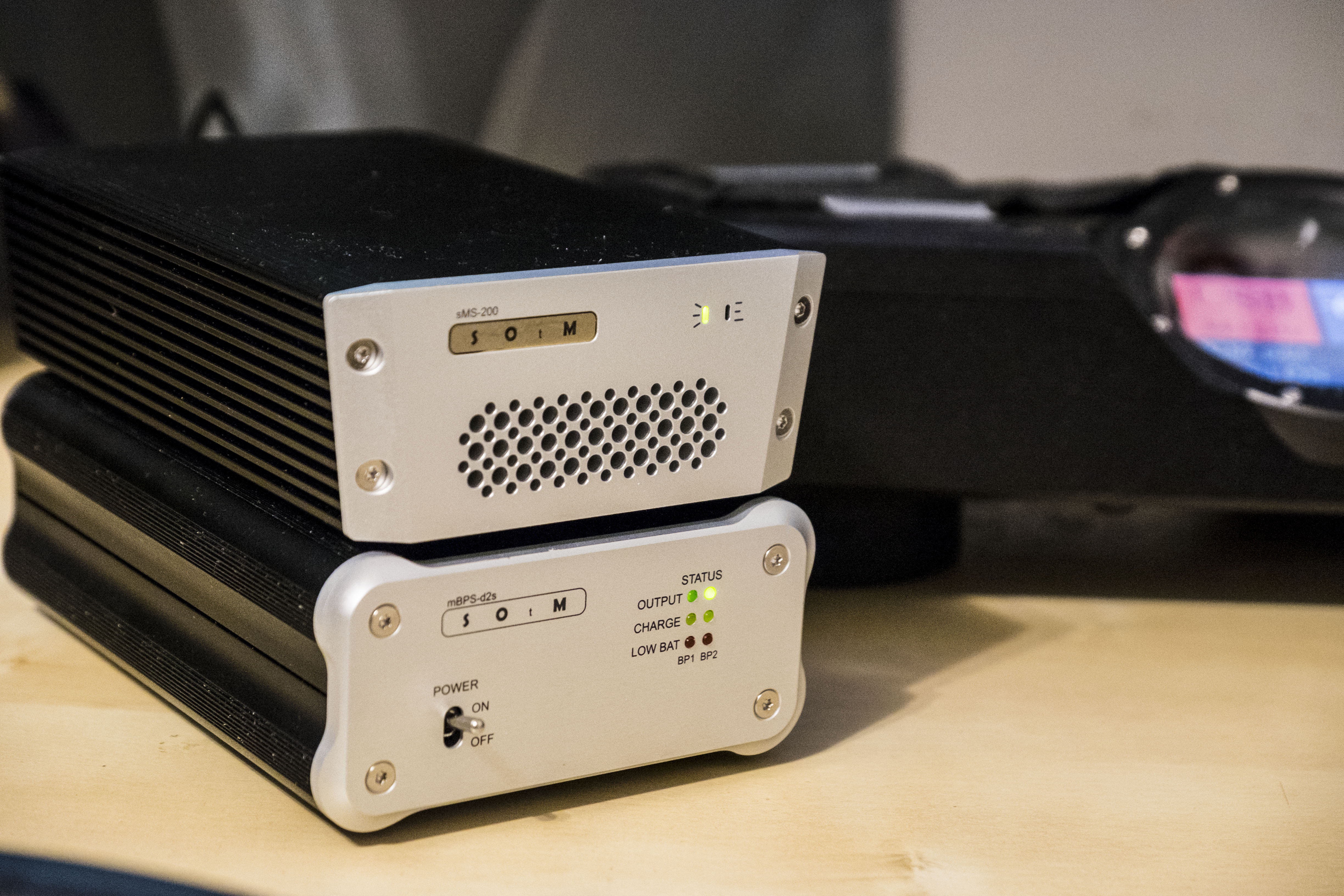 SOtM sMS-200 Network Audio Adapter & mBPS-d2s Battery Module Review