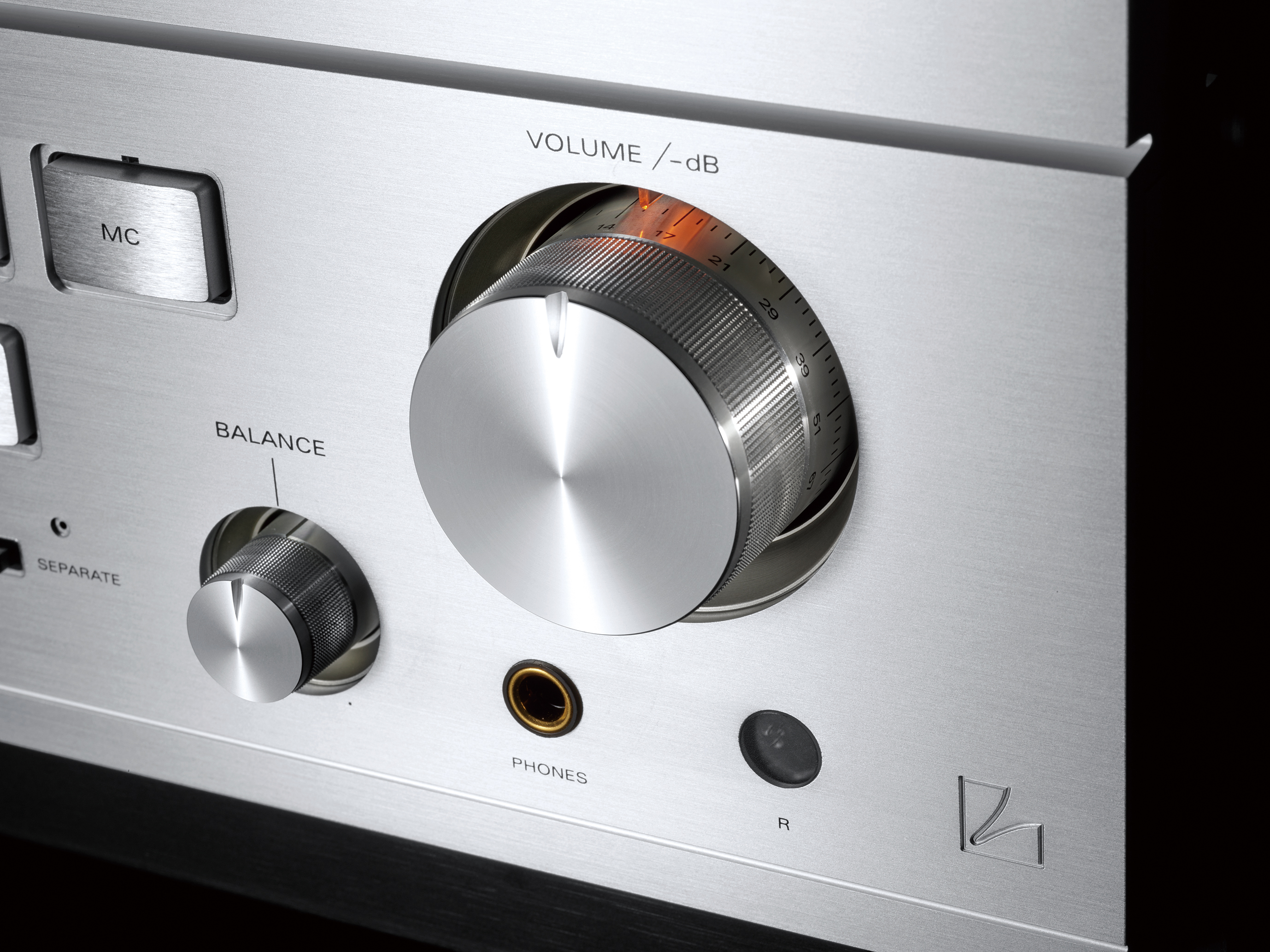 Luxman celebrates 95 years with the L595A SPECIAL EDITION integrated amplifier